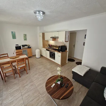 Fenyves 2 **** Apartament