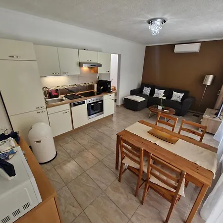 Fenyves 2 **** Apartament *