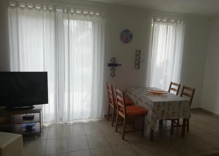 Fenyves 2 **** Апартаменты Балатонфеньвеш